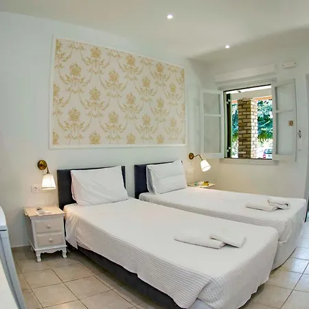 Martaki Elegant Gouvia Marina * كونتوكالي