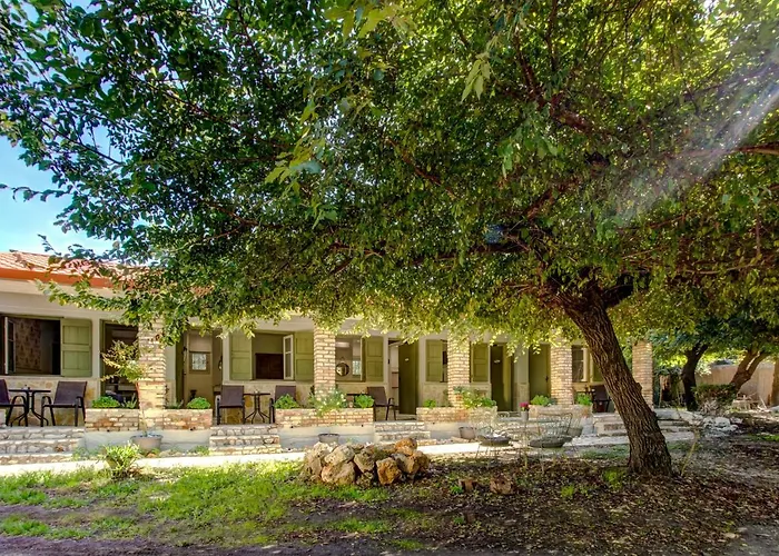 Martaki Gouvia Marina * Kondókali