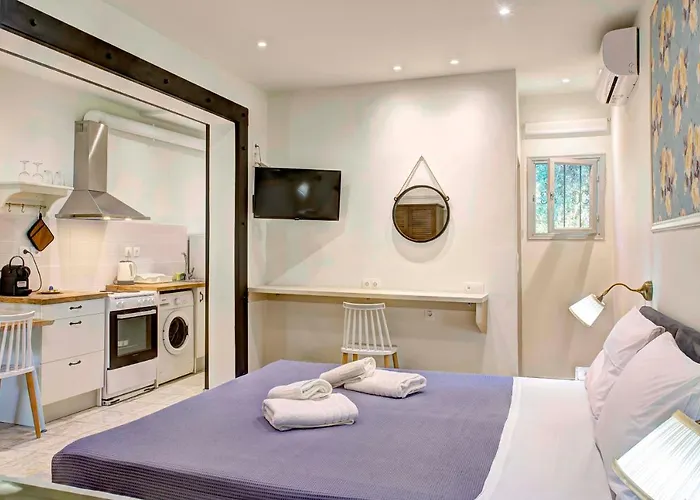 Martaki Gouvia Marina *